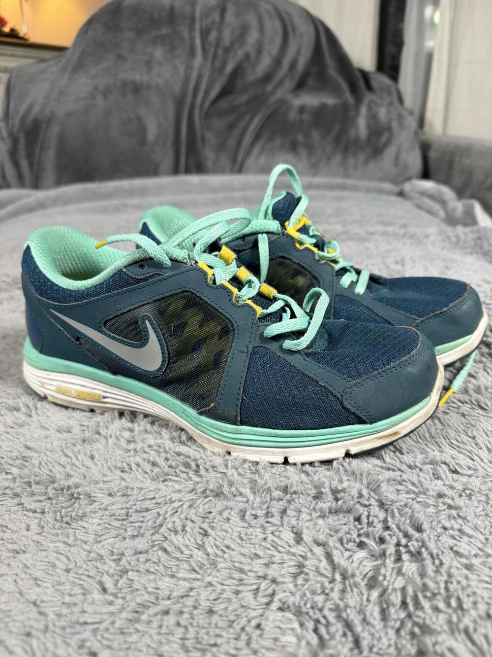 Nike Dual Fusion Livestrong Running Shoes Women's Size 9.5 Blue Teal Mesh